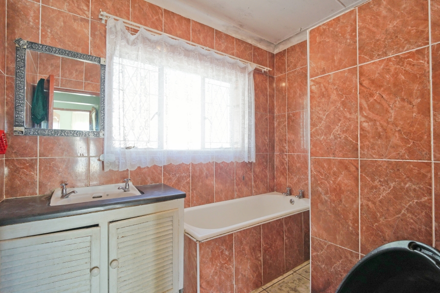 3 Bedroom Property for Sale in Summerpride Eastern Cape